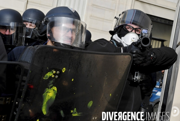 Manifestation des gilets jaunes à paris / Acte IV