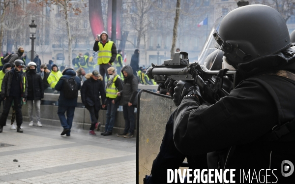 Manifestation des gilets jaunes à paris / Acte IV