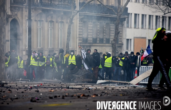 Manifestation des gilets jaunes à paris / Acte IV