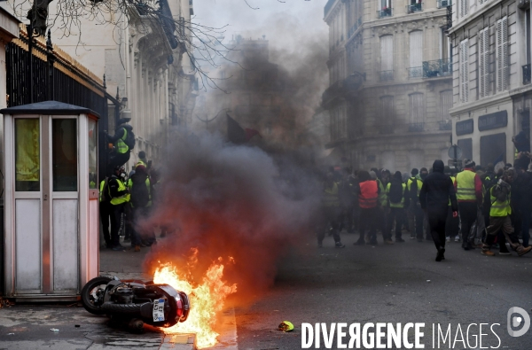 Manifestation des gilets jaunes à paris / Acte IV