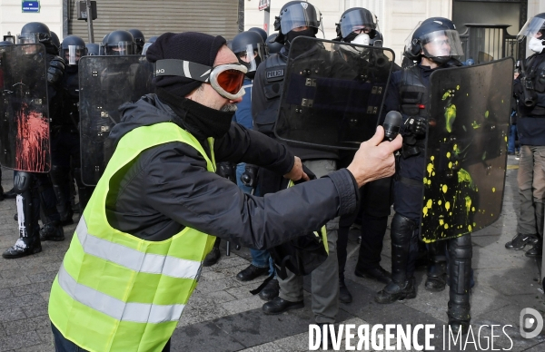 Manifestation des gilets jaunes à paris / Acte IV