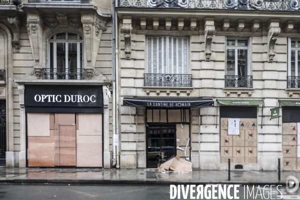 Banques et Commerces barricadés à Paris