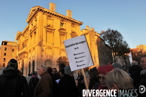 Manisfestation devant la Marie de Marseille