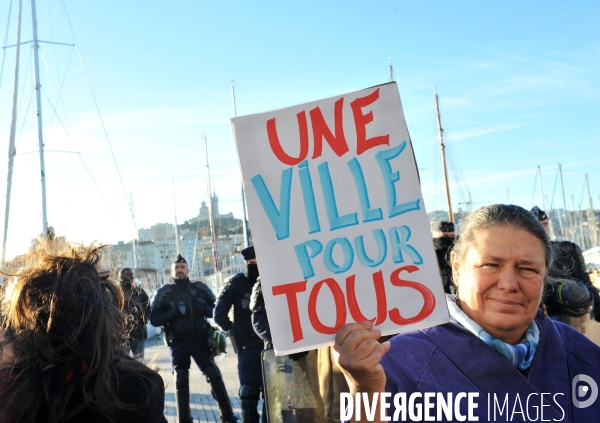 Manisfestation devant la Marie de Marseille