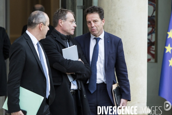 Consultation de crise à l Elysée