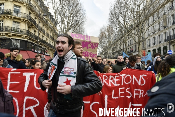 Manifestation des lycéens et étudiants, contre les réformes de l éducation nationale.