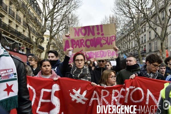 Manifestation des lycéens et étudiants, contre les réformes de l éducation nationale.