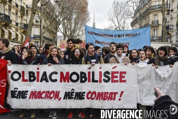 Manifestation des lycéens et étudiants, contre les réformes de l éducation nationale.