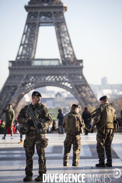 Militaires de l Opération Sentinelle à Paris.