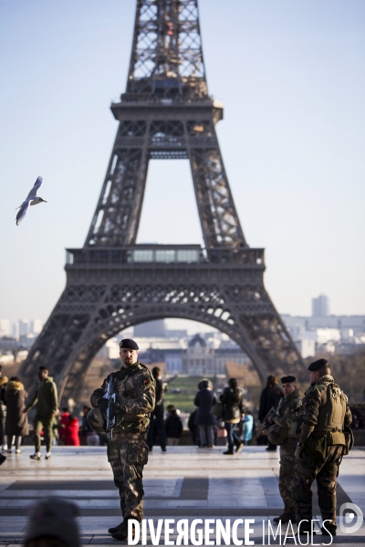 Militaires de l Opération Sentinelle à Paris.