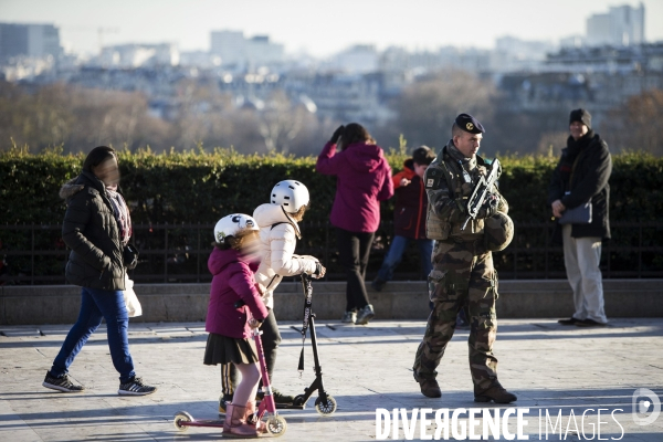 Militaires de l Opération Sentinelle à Paris.