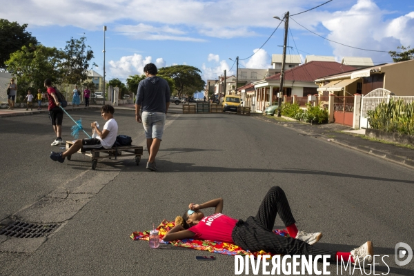 Blocus d un lycee a Marie Galante