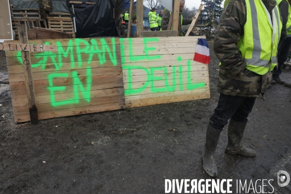 Villeneuve sur Lot 21 /12/ 2018, Hommage à Olivier Daurelle, Gilet jaune écrasé par un poids lourd au rond point d agen.