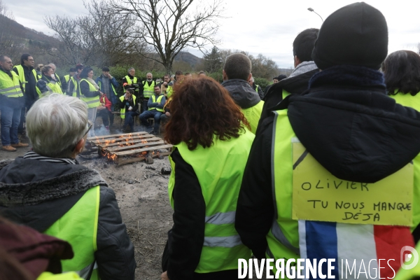 Villeneuve sur Lot 21 /12/ 2018, Hommage à Olivier Daurelle, Gilet jaune écrasé par un poids lourd au rond point d agen.