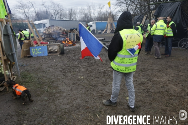 Villeneuve sur Lot 21 /12/ 2018, Hommage à Olivier Daurelle, Gilet jaune écrasé par un poids lourd au rond point d agen.