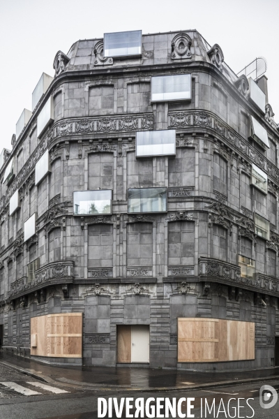 Banques et Commerces barricadés à Paris. # 2