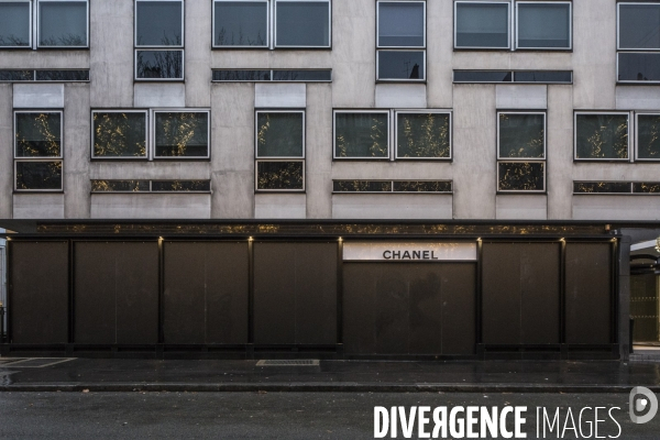 Banques et Commerces barricadés à Paris. # 2