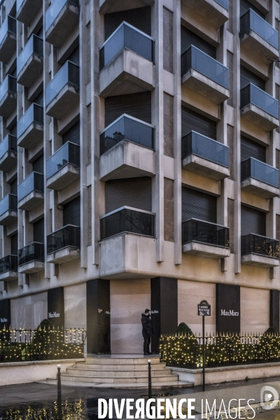 Banques et Commerces barricadés à Paris. # 2