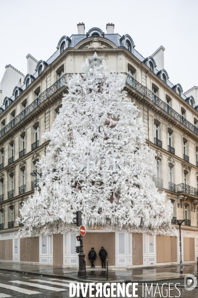 Banques et Commerces barricadés à Paris. # 2