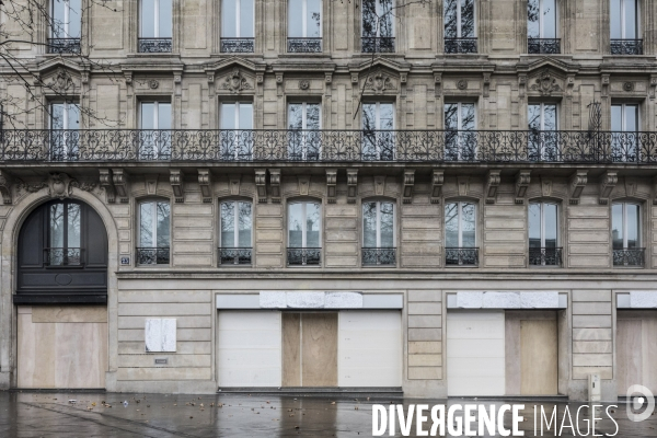 Banques et Commerces barricadés à Paris. # 2