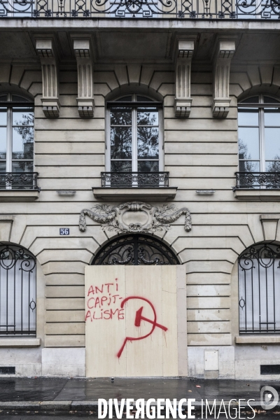 Banques et Commerces barricadés à Paris. # 2