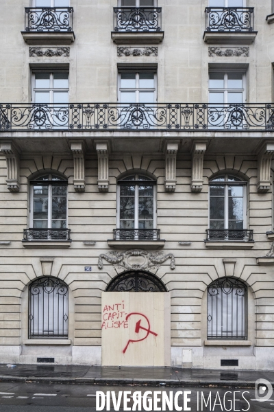 Banques et Commerces barricadés à Paris. # 2