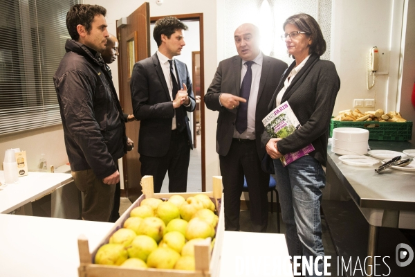 Julien DENORMANDIE visite un centre d hébergement d urgence à Malakoff.