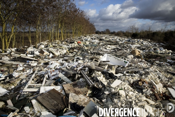 Une des plus grandes décharges sauvages de France aux portes de Paris