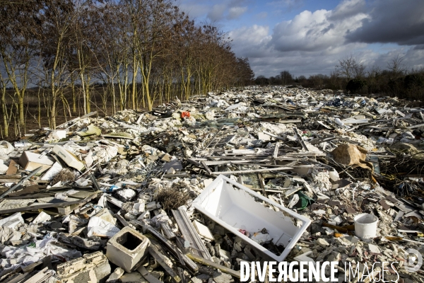 Une des plus grandes décharges sauvages de France aux portes de Paris