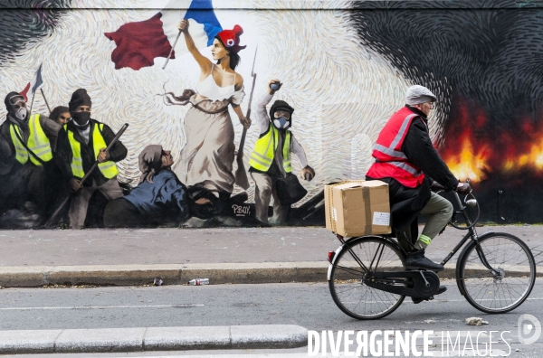 Une fresque  gilets jaunes  inspirée de Delacroix sur un mur de Paris.