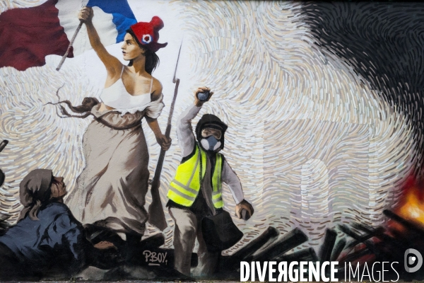 Une fresque  gilets jaunes  inspirée de Delacroix sur un mur de Paris.