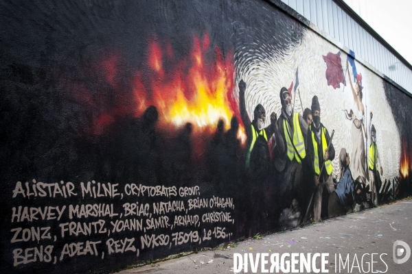 Une fresque  gilets jaunes  inspirée de Delacroix sur un mur de Paris.