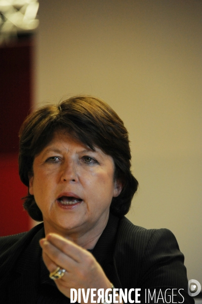 Appel du PS à une autre politique du logement, Clamart.