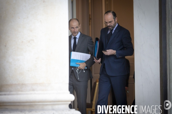 Edouard Philippe et Benjamin Griveaux parlent à la presse après le Séminaire gouvernemental du 9 janvier 2019