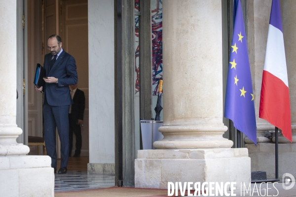 Edouard Philippe et Benjamin Griveaux parlent à la presse après le Séminaire gouvernemental du 9 janvier 2019