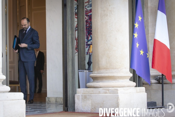 Edouard Philippe et Benjamin Griveaux parlent à la presse après le Séminaire gouvernemental du 9 janvier 2019