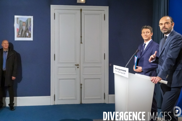 Edouard Philippe et Benjamin Griveaux parlent à la presse après le Séminaire gouvernemental du 9 janvier 2019