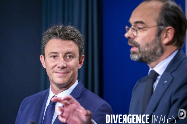 Edouard Philippe et Benjamin Griveaux parlent à la presse après le Séminaire gouvernemental du 9 janvier 2019