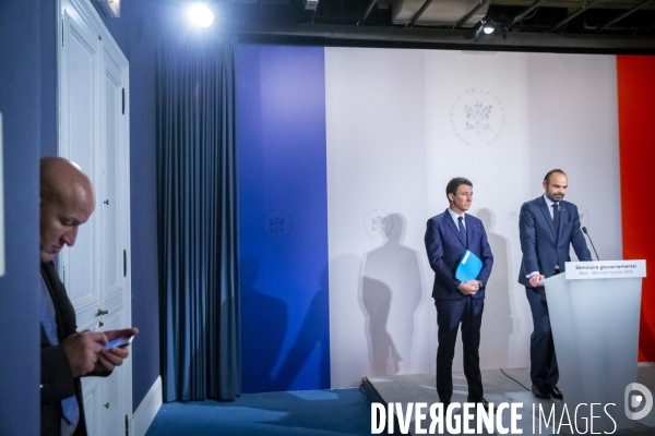 Edouard Philippe et Benjamin Griveaux parlent à la presse après le Séminaire gouvernemental du 9 janvier 2019