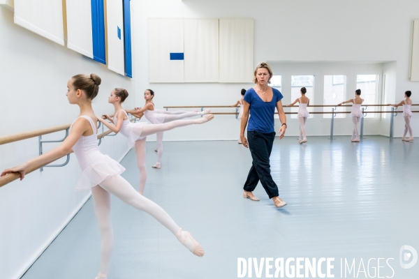 A l école de danse des petits rats de l Opéra de Paris