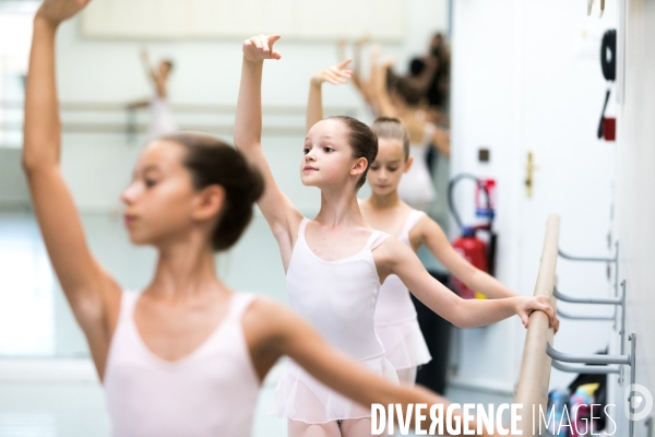 A l école de danse des petits rats de l Opéra de Paris