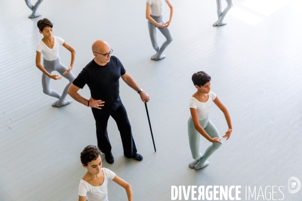 A l école de danse des petits rats de l Opéra de Paris