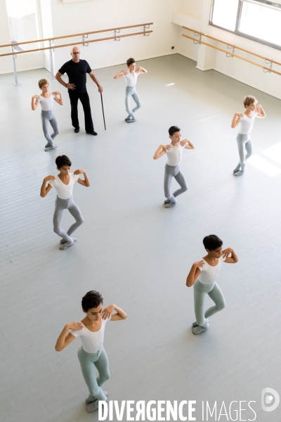 A l école de danse des petits rats de l Opéra de Paris