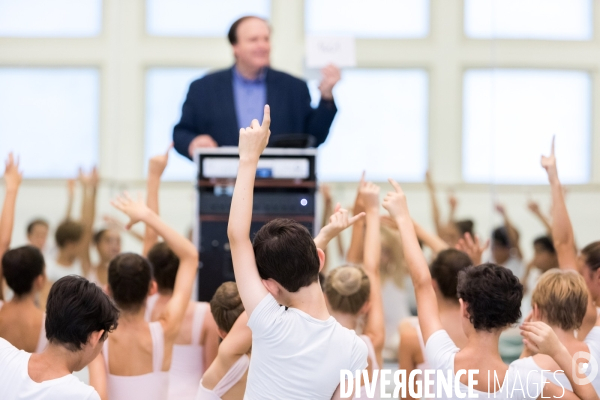 A l école de danse des petits rats de l Opéra de Paris