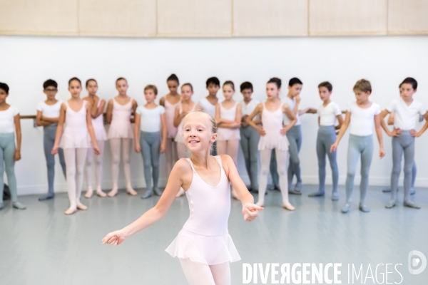 A l école de danse des petits rats de l Opéra de Paris