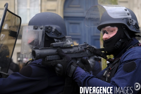 The Gilets Jaunes (Yellow Vests)Ê demonstrating in Paris