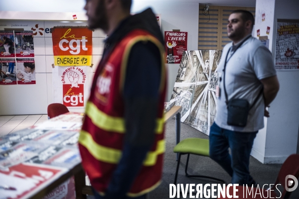 La Courneuve, agence EDF ouverte par la CGT.