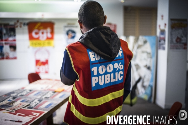 La Courneuve, agence EDF ouverte par la CGT.