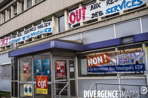 La Courneuve, agence EDF ouverte par la CGT.