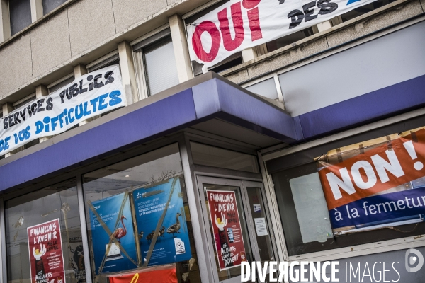 La Courneuve, agence EDF ouverte par la CGT.